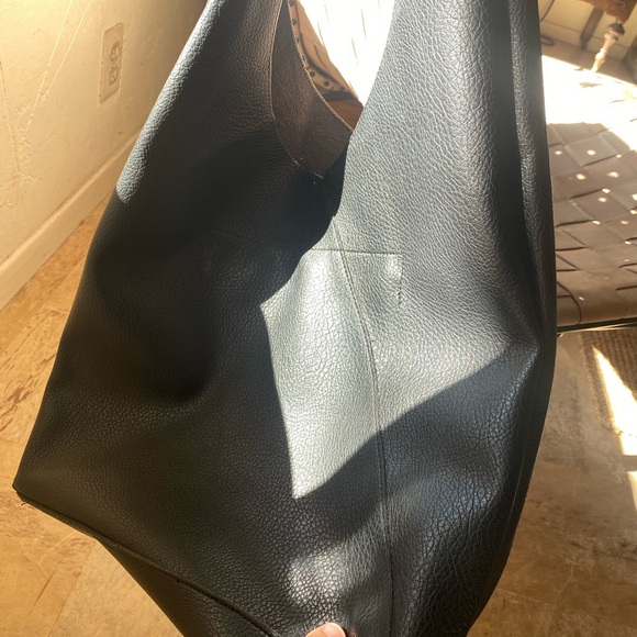 17” x 13” Banana Republic bag, new worn twice - Picture 2 of 4